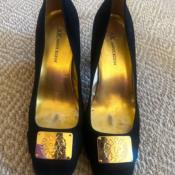 BLACK SUEDE PUMPS - Picture 1 of 3